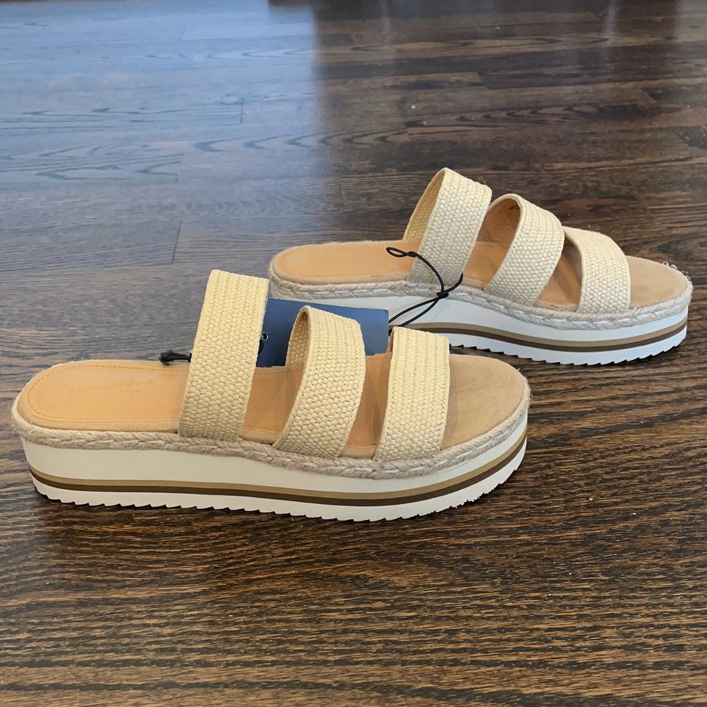 Universal Thread tan shoes